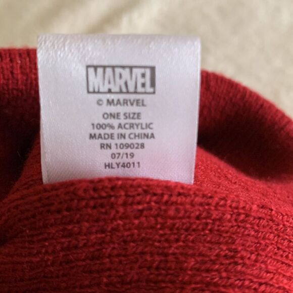 Captain Marvel knit Pom Pom Beanie hat NWOT - Picture 6 of 6